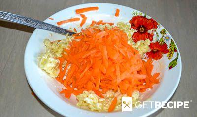 Салат из лапши быстрого приготовления с плавленым сырком и морковью