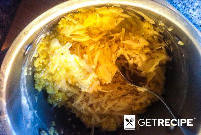 Кукурузная каша с сыром, тефтельками и соусом из тыквы (2-й рецепт)