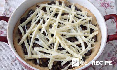 Пирог с грибами и сыром сулугуни (2-й рецепт)