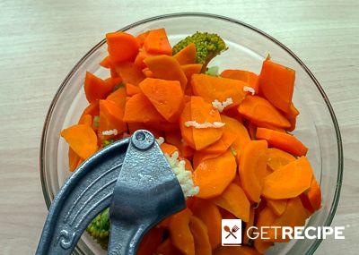 Салат из брокколи с морковью и чесноком (2-й рецепт)
