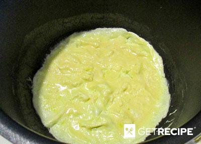 Омлет, фаршированный колбасой и помидорами, в мультиварке (2-й рецепт)