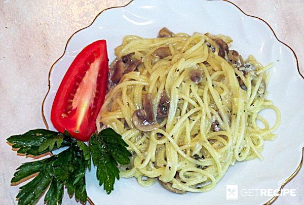 Photo of Спагетти в соусе из шампиньонов с горгонзолой .