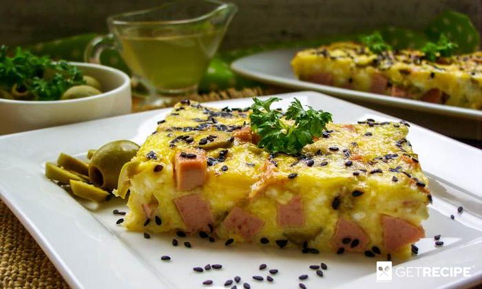 Photo of Творожная запеканка с сыром, сосисками и оливками.