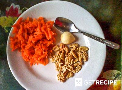 Салат морковный с орехами и чесноком (2-й рецепт)
