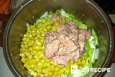 Салат из тунца и китайской капусты (2-й рецепт)