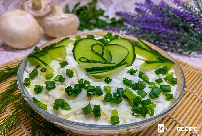 Photo of Слоеный салат с жареными шампиньонами, свежим огурцом и кукурузой (2-й рецепт)