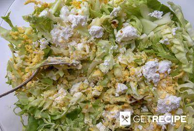Салат из молодой капусты с рассольным сыром и яйцом (2-й рецепт)