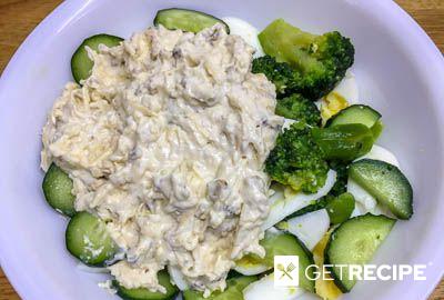 Салат из брокколи с орехово-сырной заправкой (2-й рецепт)