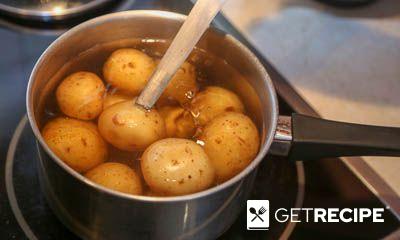 Мини картофель в духовке, запеченный с чесноком и сметаной.