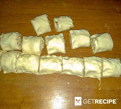Пирожки из слоеного теста с колбасой и сыром (2-й рецепт)