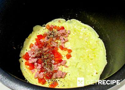 Омлет, фаршированный колбасой и помидорами, в мультиварке (2-й рецепт)