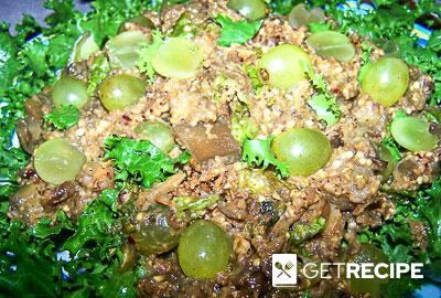 Тушеные баклажаны с виноградом и соусом из лесных орехов (2-й рецепт)