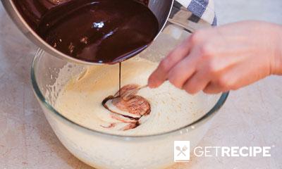 Шоколадные кексы-брауни с карамельной начинкой.