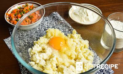 Запеченные картофельные зразы с ветчиной, черемшой и тыквой (2-й рецепт)
