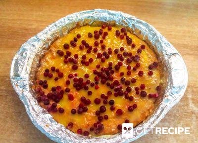 Простой пирог в духовке со сгущенкой и брусникой (2-й рецепт)