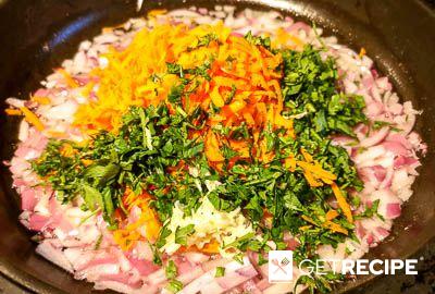 Теплый салат из рисовой лапши с консервированным кальмаром (2-й рецепт)