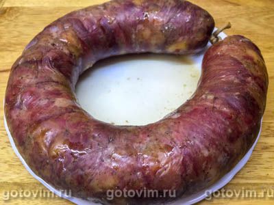 Домашняя колбаса из косули, запеченная в духовке