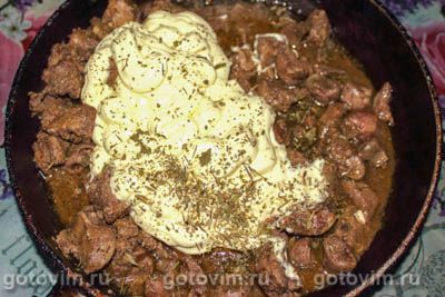 Салат «Легенда» из куриной печени и сердечек с сыром и грибами