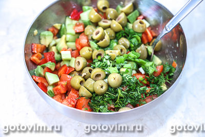 Теплый салат с киноа и овощами