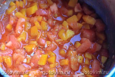 Паста с креветками в томатном соусе.