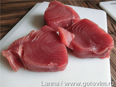 Жареный тунец с соусом-сиропом из виноградного уксуса
