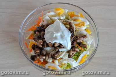 Салат с маринованными грибами и зеленой редькой