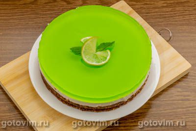 Творожный торт с желе и лаймом без выпечки