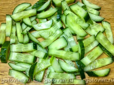 Салат из пекинской капусты, кукурузы и огурца с майонезом