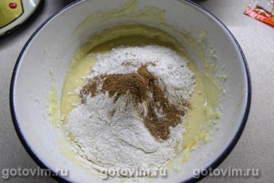 Пирог-перевертыш со сливами в карамели