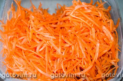 Острая морковь по-корейски.