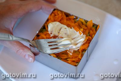 Слоеный салат со шпротами и плавленым сыром