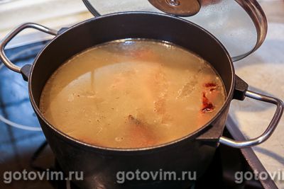 Суп с копченостями, кабачками и нутом