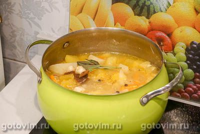 Суп из кабачков с картофелем и шалфеем.