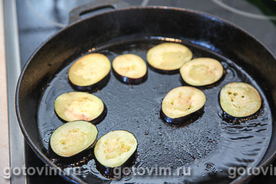 Гренки с баклажанами и помидорами