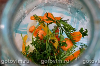 Помидоры с морковной ботвой