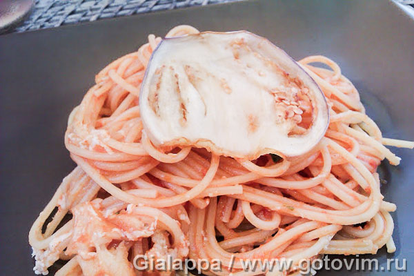 Спагетти в томатном соусе с баклажанами (spaghetti alla norma)