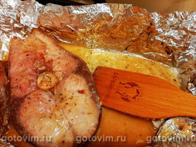 Толстолобик в духовке, запеченный в горчично-медовом соусе