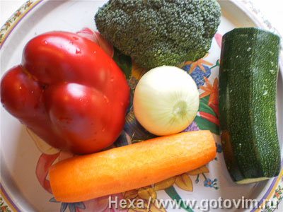 Каша из дробленого ячменя с овощами.