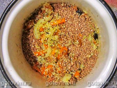 Постный плов из риса с гречкой с сухофруктами