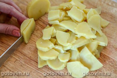 Салат с картофелем, щавелем и огурцами