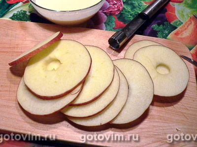 Пангасиус с яблоками и корицей.