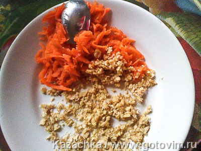 Салат морковный с орехами и чесноком