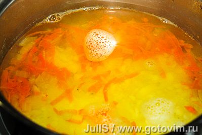Суп с крапивой, снытью и зеленым горошком