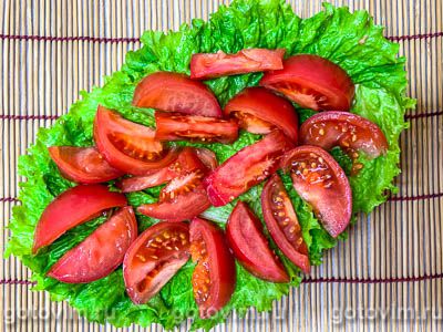 Сочный салат с курицей, сладким перцем, помидорами и кунжутом (2-й рецепт)