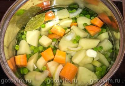 Суп-пюре из зеленого горошка со спаржей и копченой говядиной