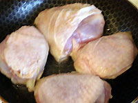 Куриные бедрышки с «веселеньким» рисом (2-й рецепт)
