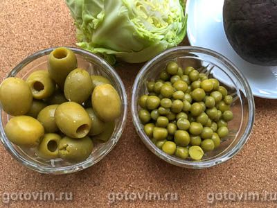 Овощной салат из свеклы с пекинской капустой и оливками