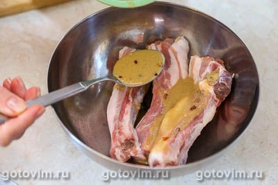 Свиные ребрышки в горчичном маринаде, запеченные с тыквой
