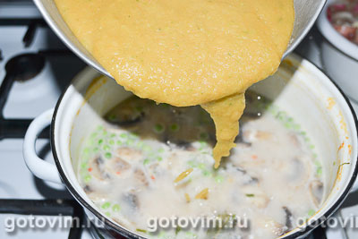 Летний суп-пюре с шампиньонами и зеленым горошком