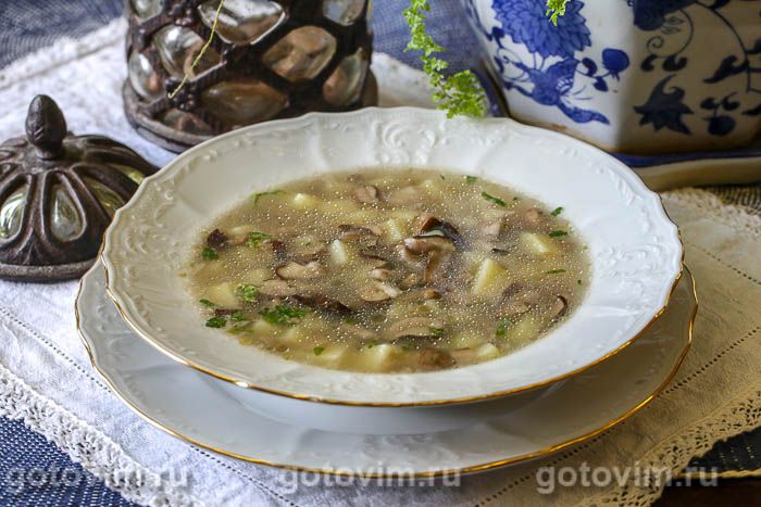 Суп из белых грибов с картофелем.